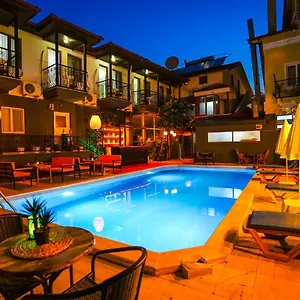 2* Otel Four Seasons